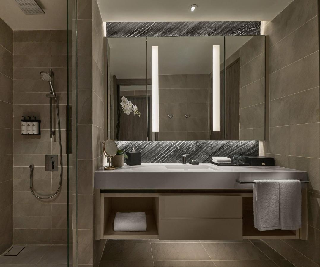 Pan Pacific Serviced Suites Kuala Lumpur Kültér fotó Bathroom