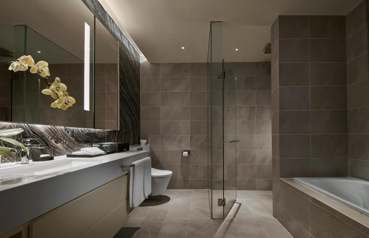 Pan Pacific Serviced Suites Kuala Lumpur Kültér fotó Bathroom