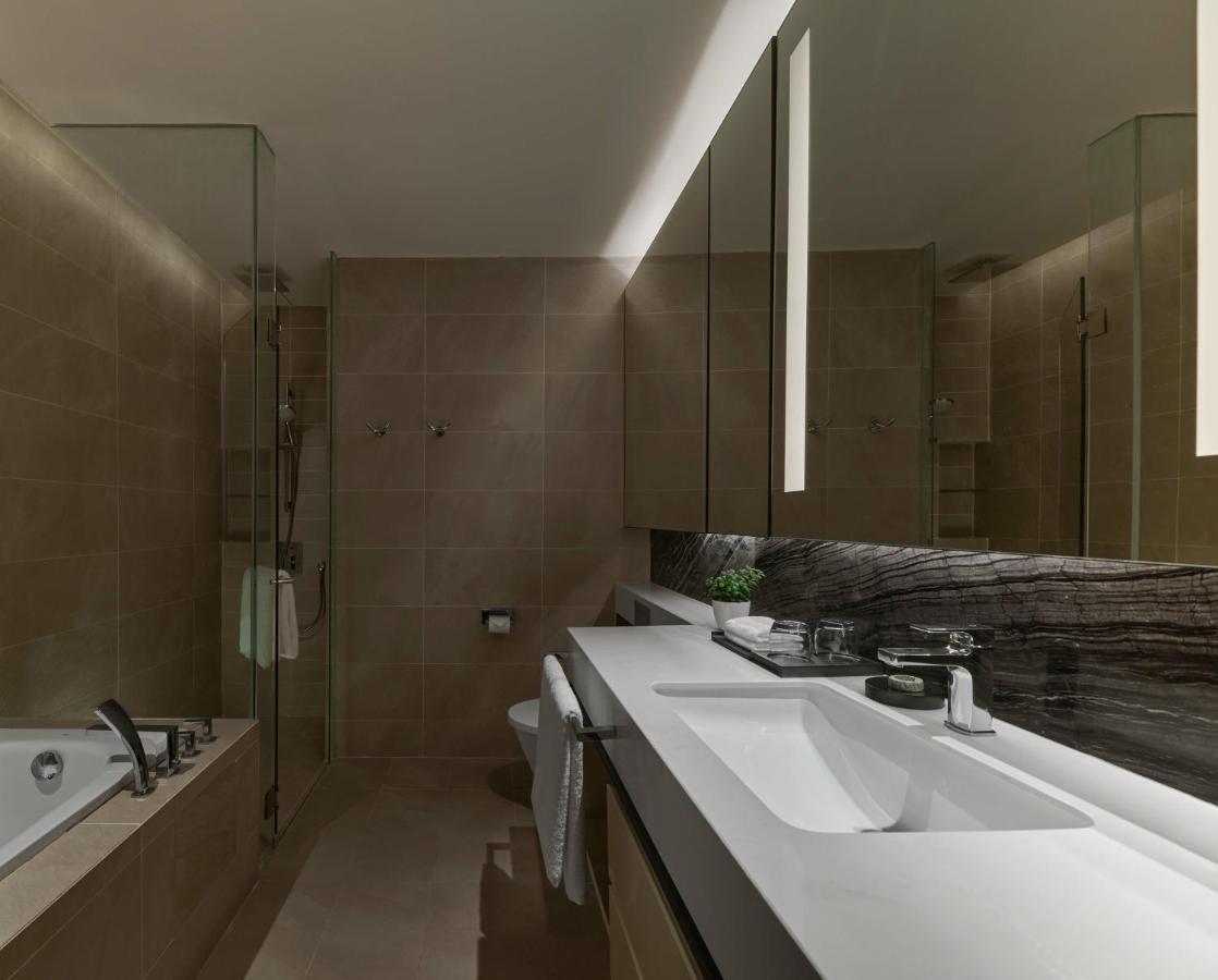 Pan Pacific Serviced Suites Kuala Lumpur Kültér fotó Bathroom
